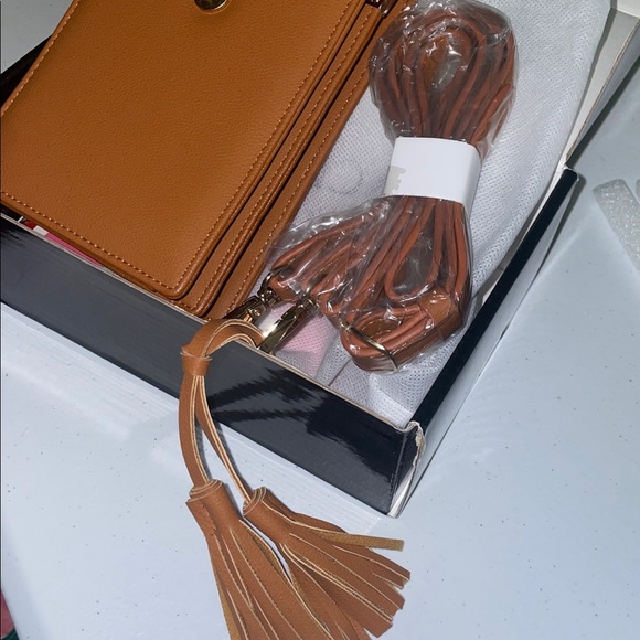 Macllyn Tan Crossbody Bag - Picture 4 of 8